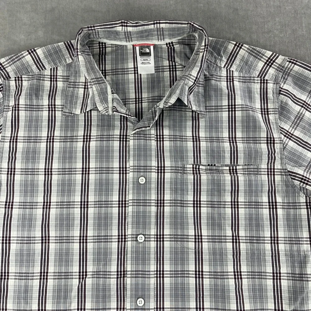 The North Face Mens XL Grey Plaid Short Sleeve Button Up Ripstop Hiking Shirt